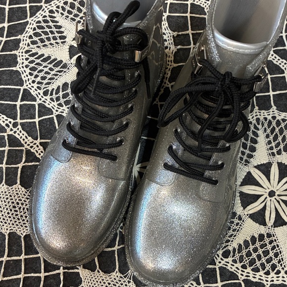 Michael Kors metallic silver lace-up Tavie rainbootie - Picture 5 of 8